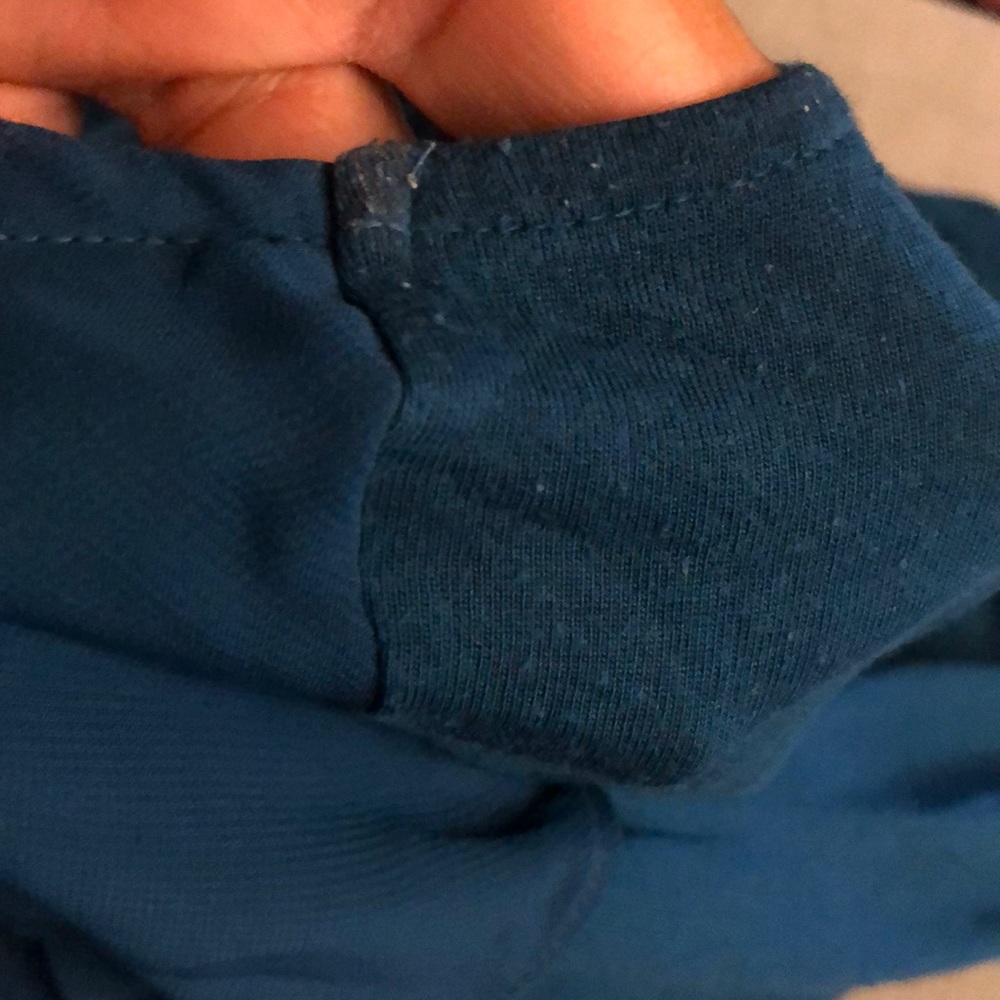 Old Navy Women’s sheer tank top - Picture 5 of 7